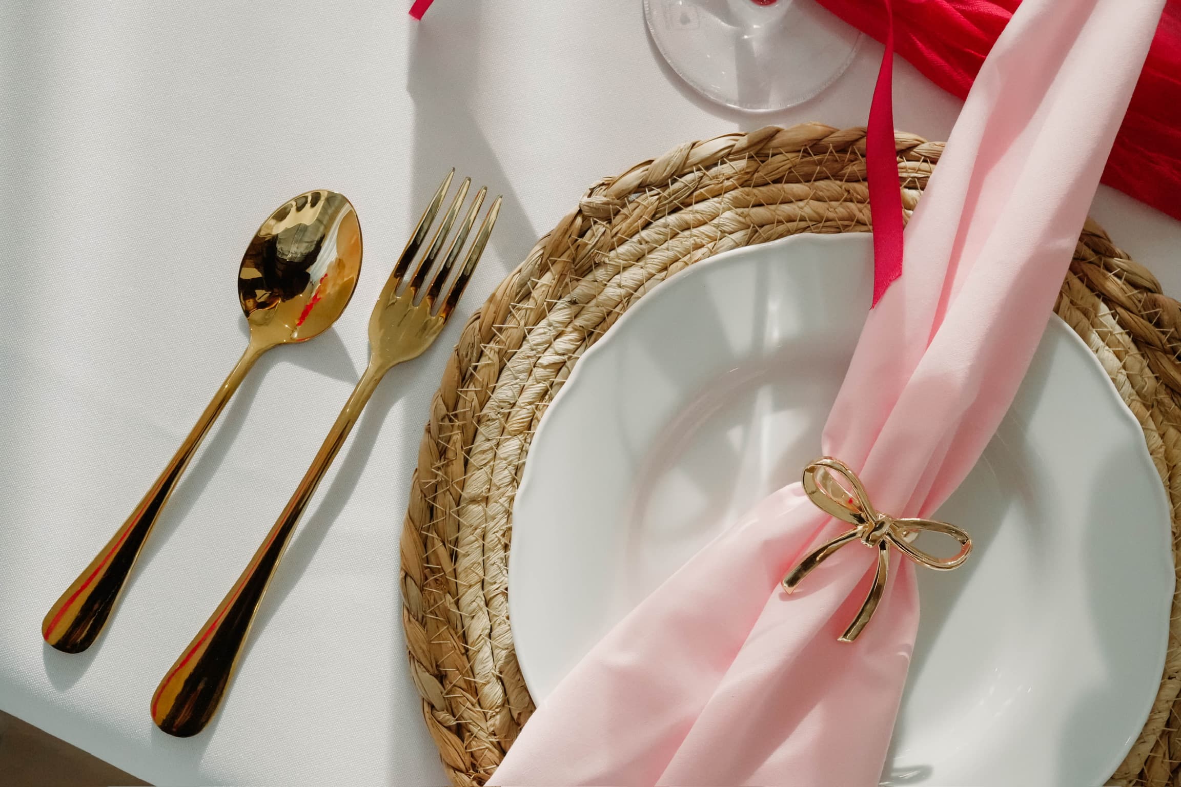 Tafelsetting detail — rotan schaaltje